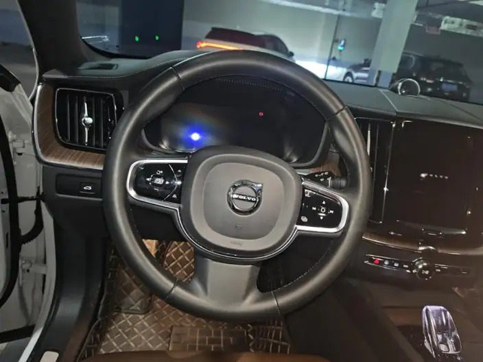 Volvo XC60 2023 Model B5 4WD Smart Range Deluxe Edition – фото 7