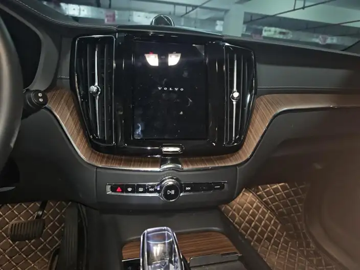 Volvo XC60 2023 Model B5 4WD Smart Range Deluxe Edition – фото 8