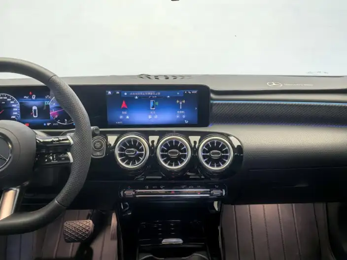 Mercedes-Benz A-class 2025 Model A 200 L Fashion Edition – фото 8