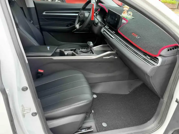 Geely Emgrand 2022 Model No. 4 Gen 1.5L CVT Elite Model – фото 8
