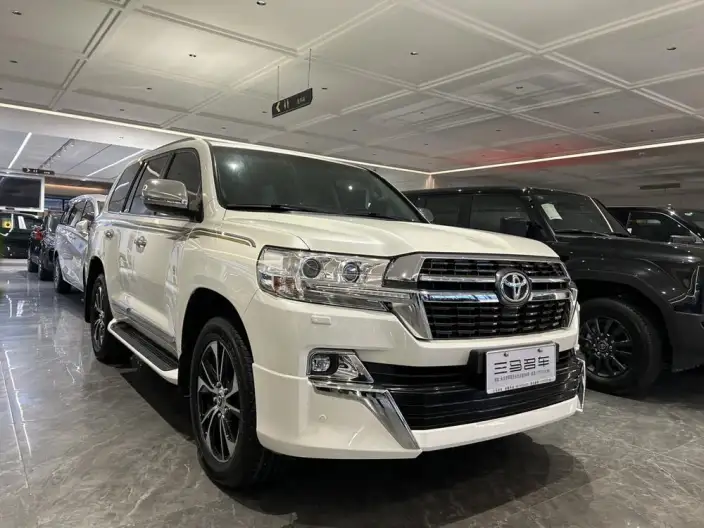 Land Cruiser （import 2021 Model 5.7L Automatic 4WD 8 seat Parallel Imported