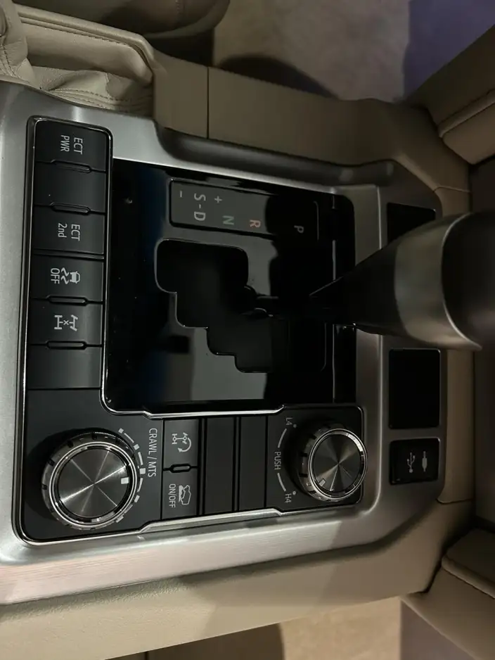 Land Cruiser (import 2021 Model 5.7L Automatic 4WD 8 seat Parallel Imported – фото 7