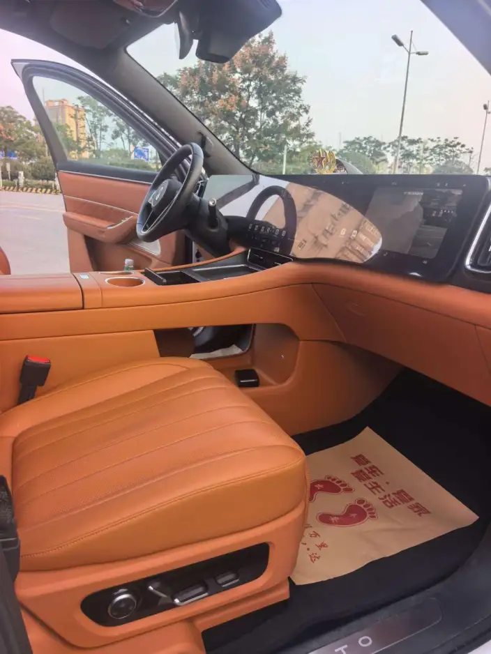 AITO M8 2025 Model 235 Extended Range Edition 4WD – фото 10
