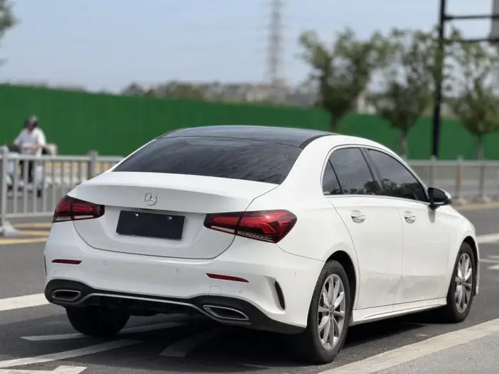 Mercedes-Benz A-class 2022 Model A 200 L Sports sedan Dynamic Edition – фото 5