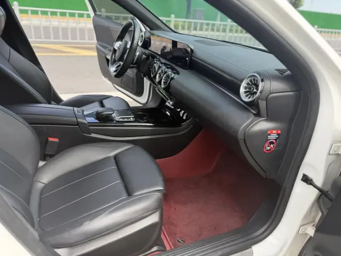Mercedes-Benz A-class 2022 Model A 200 L Sports sedan Dynamic Edition – фото 6