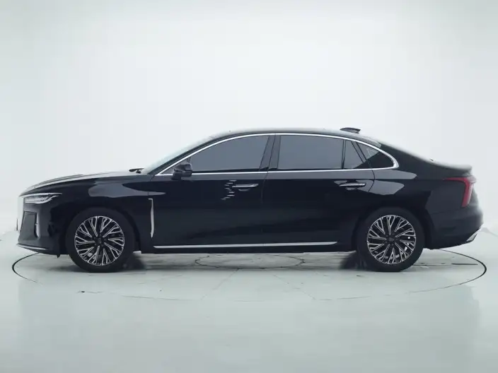 Hongqi H5 2025 Model 2.0T Automatic Flag Enjoy Edition