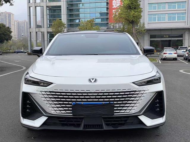 Changan UNI-V 2022 1.5T Excellence – фото 2