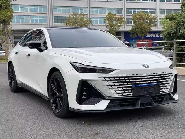 Changan UNI-V 2022 1.5T Excellence – фото 3
