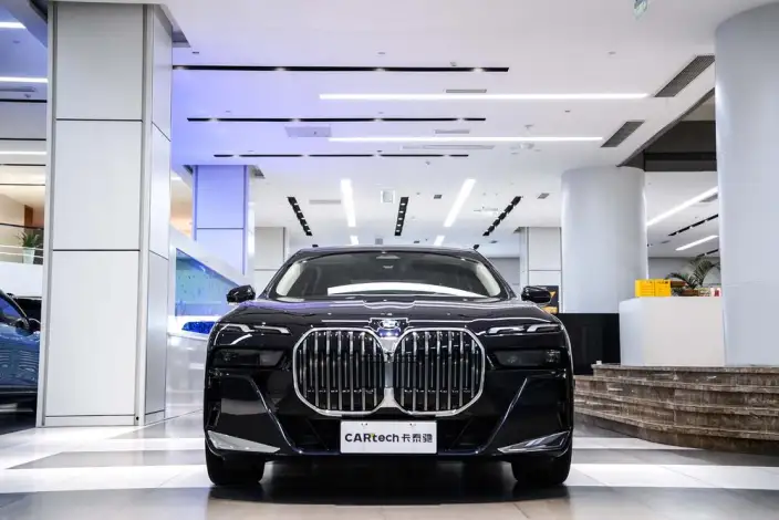 BMW 7 Series 2023 Model 735Li M Sports Set – фото 2