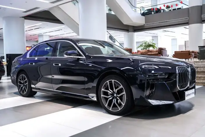 BMW 7 Series 2023 Model 735Li M Sports Set – фото 3