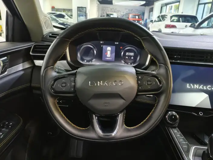 Lynk & Co 01 2023 Model 2.0TD 2WD Asian Games Edition – фото 9