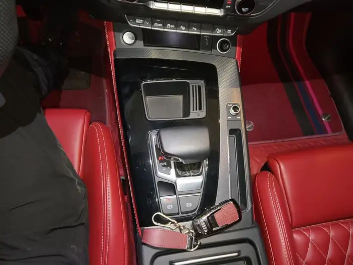 Audi Q5L Sportback 2022 Model 40 TFSI Luxury Model – фото 9