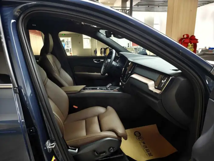 Volvo XC60 2024 Model B5 4WD Smart Range Deluxe Edition – фото 8