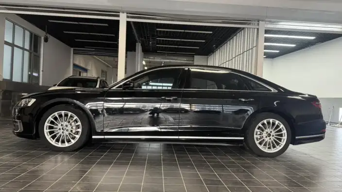 Audi A8 2021 Model A8L 50 TFSI quattro Comfort Model – фото 3