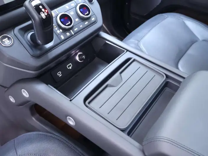 Land Rover Defender 2024 Model 110 3.0T P400 X-Dynamic HSE – фото 10