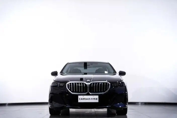 BMW 5 Series 2025 Model 530Li Exclusive Model M Sports Set – фото 2