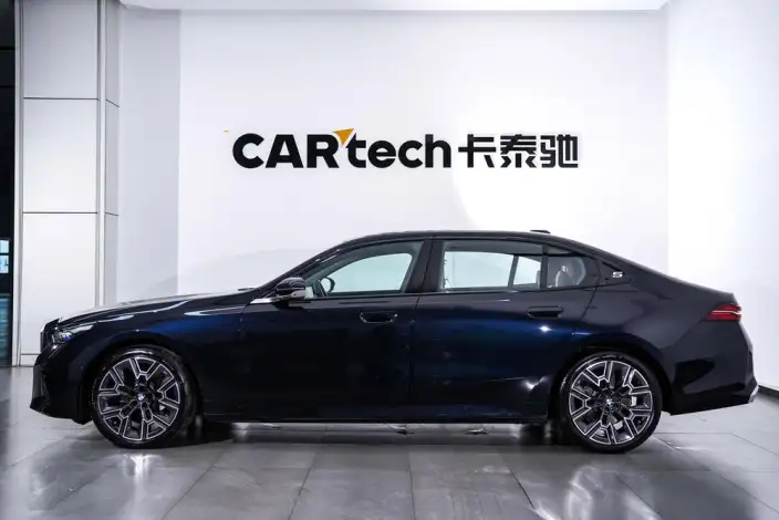 BMW 5 Series 2025 Model 530Li Exclusive Model M Sports Set – фото 3