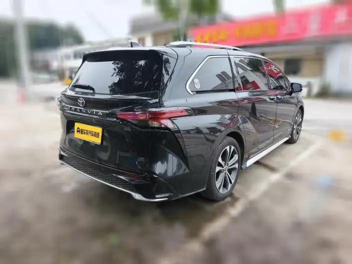 Granvia 2023 Model Intelligent Hybrid 2.5L Noble PLUS