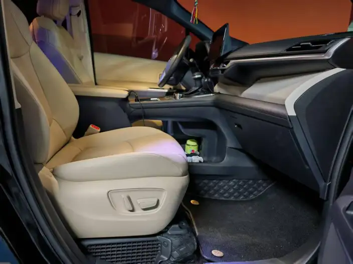 Granvia 2023 Model Intelligent Hybrid 2.5L Noble PLUS – фото 10