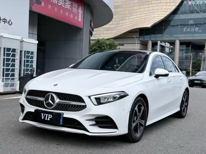 Mercedes-Benz A-class 2022 Model A 200 L Sports sedan Fashion Edition – фото 1