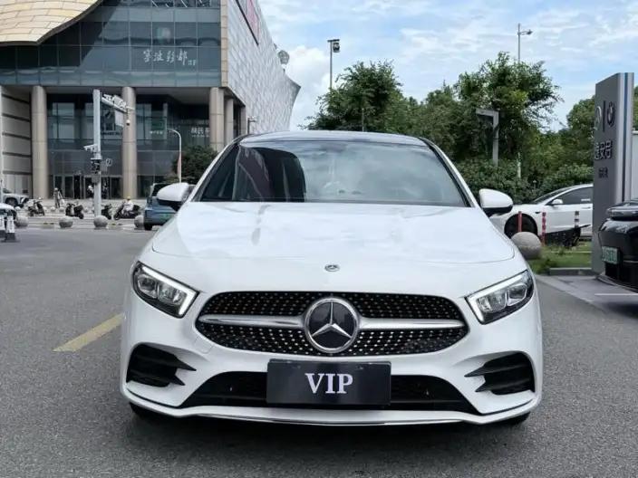 Mercedes-Benz A-class 2022 Model A 200 L Sports sedan Fashion Edition – фото 2