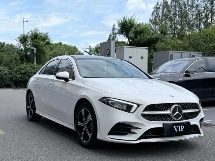 Mercedes-Benz A-class 2022 Model A 200 L Sports sedan Fashion Edition – фото 3
