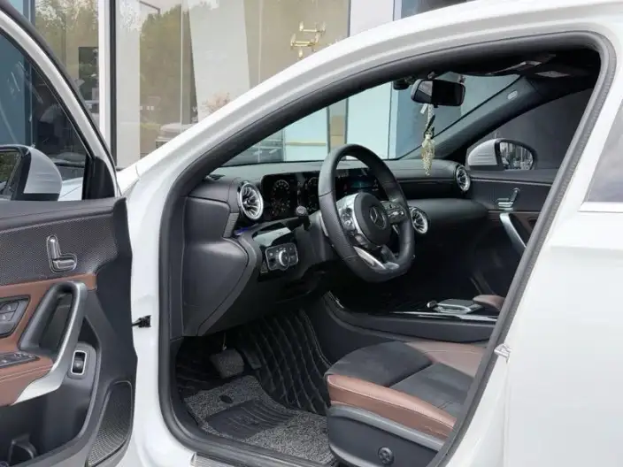 Mercedes-Benz A-class 2022 Model A 200 L Sports sedan Fashion Edition – фото 9