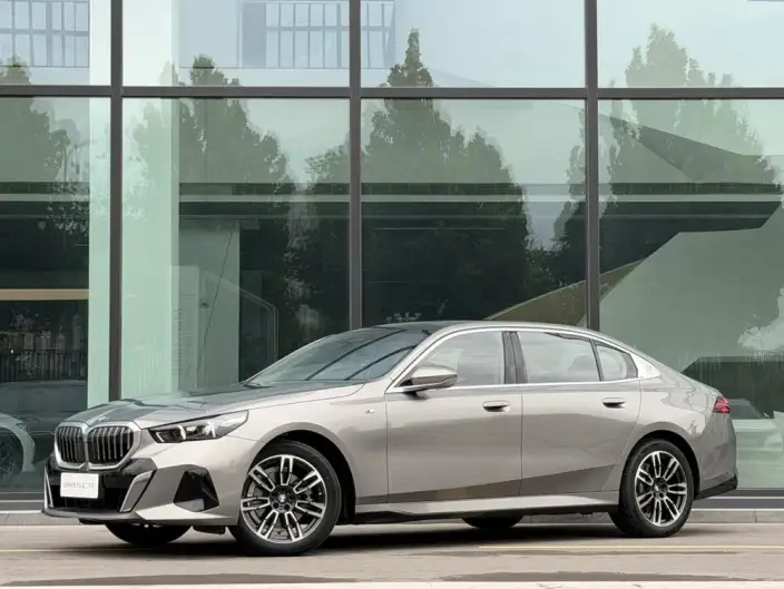 BMW 5 Series 2024 Model 525Li M Sports Set – фото 1