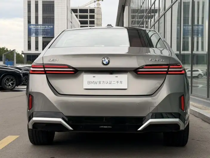 BMW 5 Series 2024 Model 525Li M Sports Set – фото 4