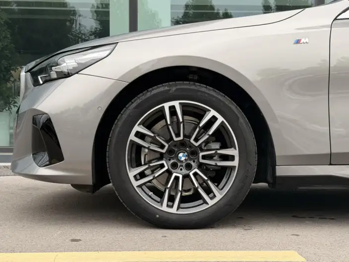 BMW 5 Series 2024 Model 525Li M Sports Set – фото 9