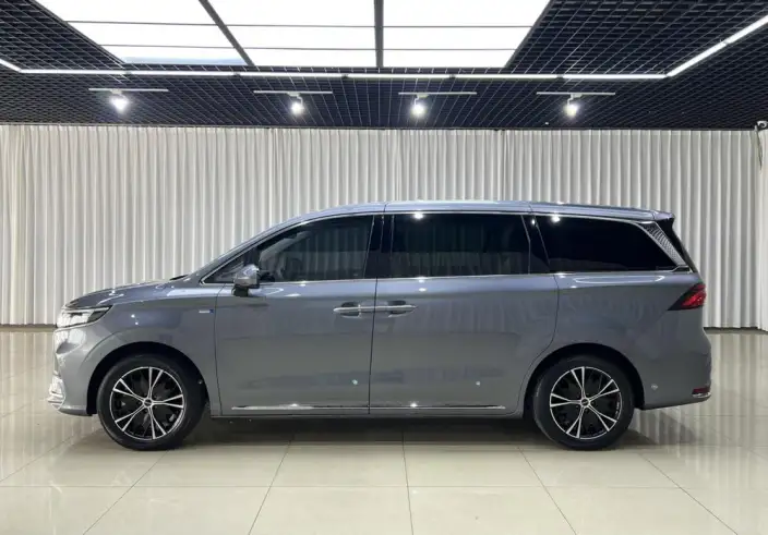 Roewe iMAX8 2023 Model 400TGI Premium Edition – фото 3