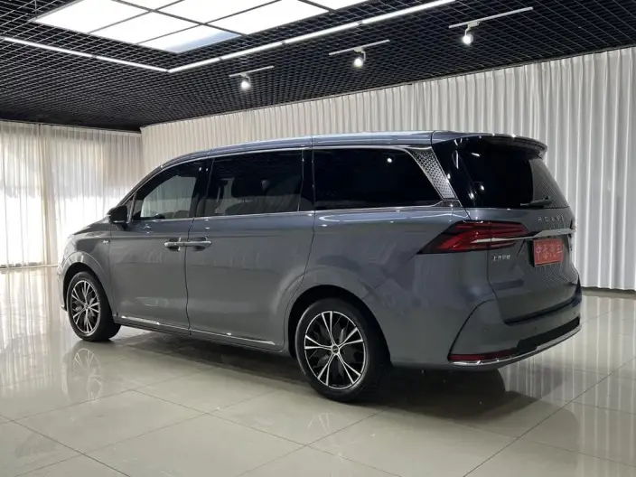 Roewe iMAX8 2023 Model 400TGI Premium Edition – фото 4