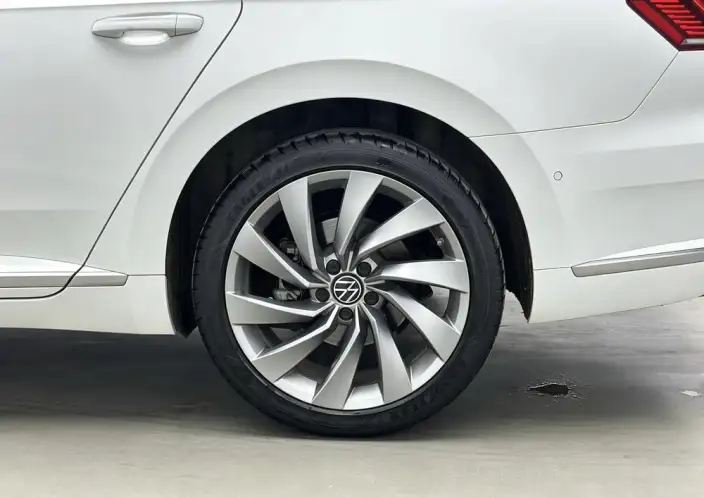 Volkswagen CC 2023 Model 380TSI Eye-catching version – фото 9