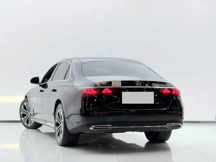 Mercedes-Benz E-Class PHEV 2024 Model E 350 e L sedan – фото 4