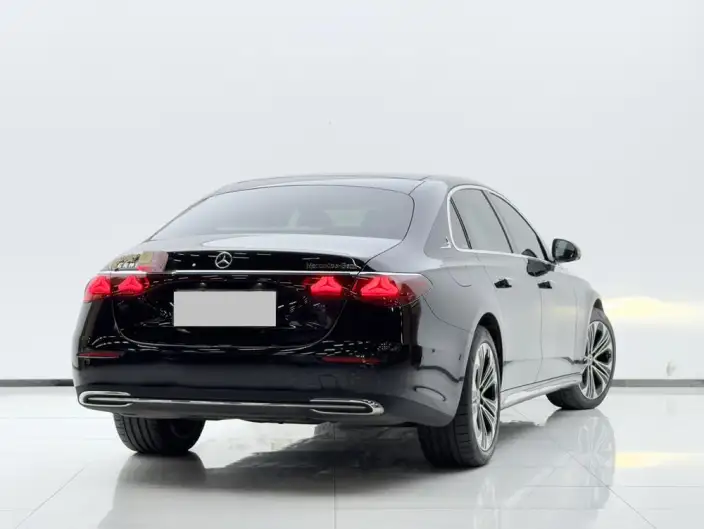 Mercedes-Benz E-Class PHEV 2024 Model E 350 e L sedan – фото 6