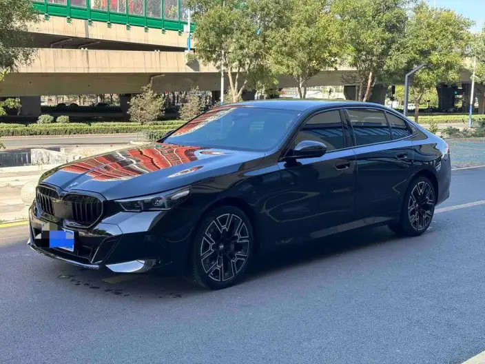 BMW 5 Series 2026 Model 530Li Exclusive Model M Sports Set