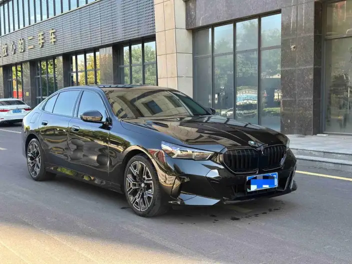 BMW 5 Series 2026 Model 530Li Exclusive Model M Sports Set