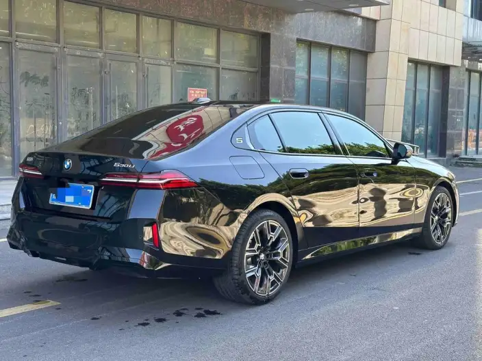 BMW 5 Series 2026 Model 530Li Exclusive Model M Sports Set – фото 6