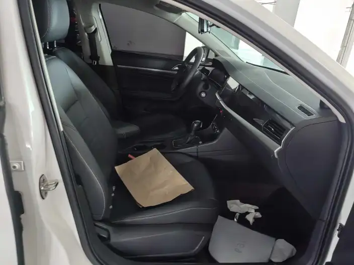 Volkswagen Lavida 2022 Model 1.5L Automatic Comfort Edition – фото 7