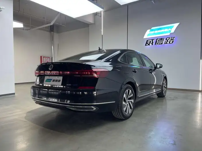 Volkswagen Passat PHEV 2020 Model 430PHEV Hybrid Elite Edition – фото 7