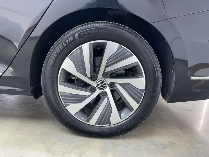 Volkswagen Passat PHEV 2020 Model 430PHEV Hybrid Elite Edition – фото 8