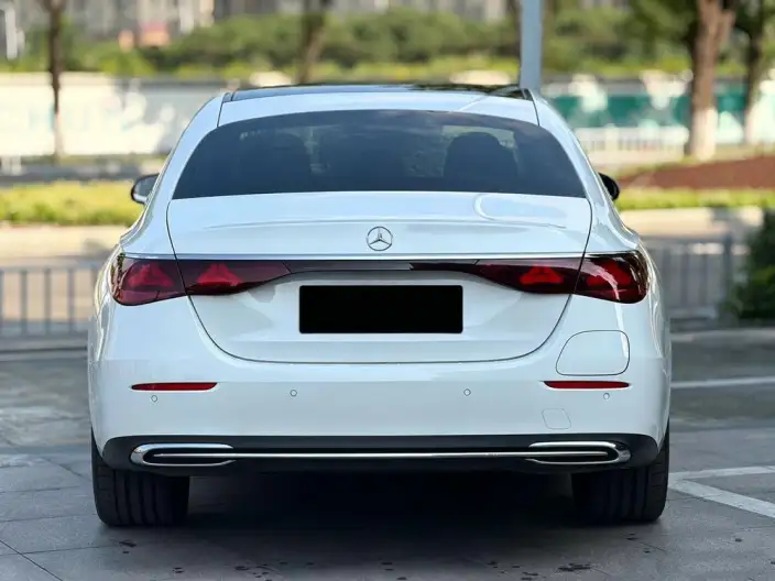 Mercedes-Benz E-Class PHEV 2024 Model E 350 e L sedan – фото 5