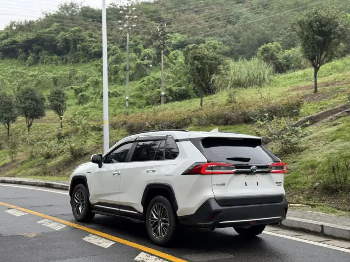 Toyota Wildlander 2023 Model Hybrid 2.5L 2WD Luxury PLUS Edition – фото 5