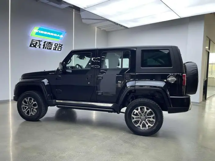 BAIC BJ40 2023 Model 2.0T Automatic 4WD City Hunter Edition Warrior Model – фото 4
