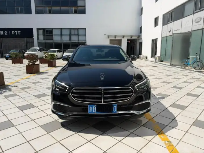 Mercedes-Benz E-Class 2023 Model E 300 L Fashion Model sedan – фото 2