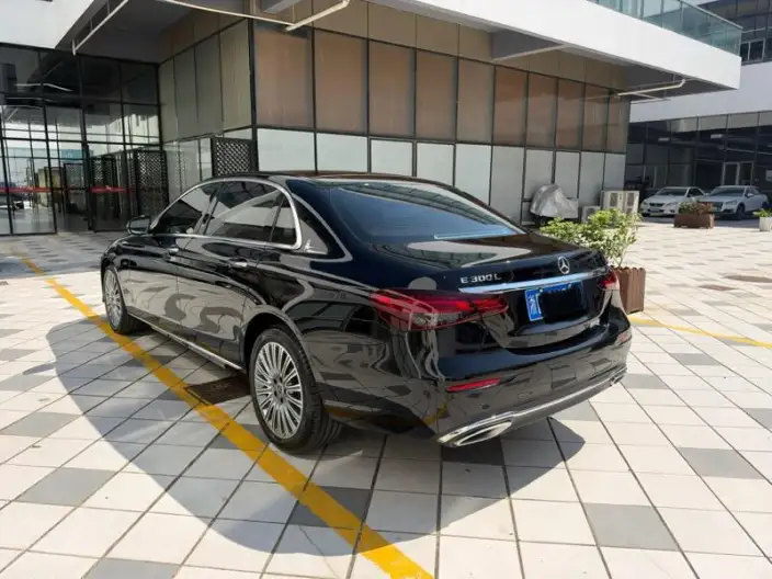 Mercedes-Benz E-Class 2023 Model E 300 L Fashion Model sedan – фото 4