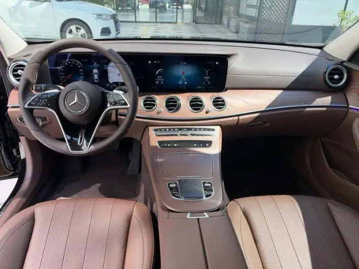 Mercedes-Benz E-Class 2023 Model E 300 L Fashion Model sedan – фото 6