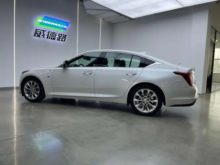 Cadillac CT5 2022 Model 28T Fashion Model – фото 4