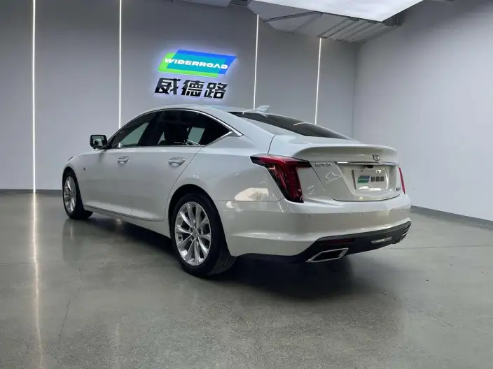 Cadillac CT5 2022 Model 28T Fashion Model – фото 5