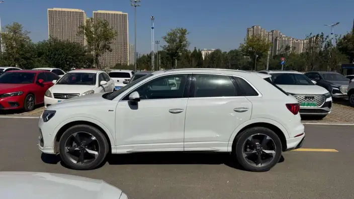 AUDI Q3 2024 Model 35 TFSI Fashion Dynamic Model